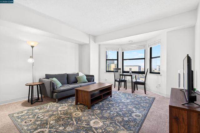 988 Franklin St 707, Oakland, CA 94607