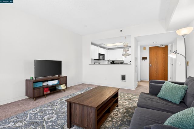 988 Franklin St 707, Oakland, CA 94607