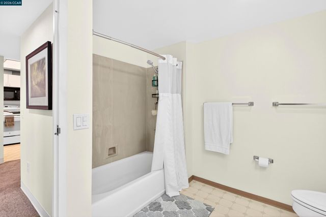 988 Franklin St 707, Oakland, CA 94607