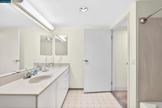 988 Franklin St 707, Oakland, CA 94607