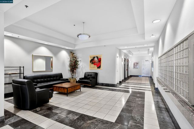 988 Franklin St 707, Oakland, CA 94607