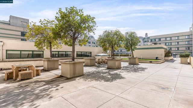 988 Franklin St 707, Oakland, CA 94607