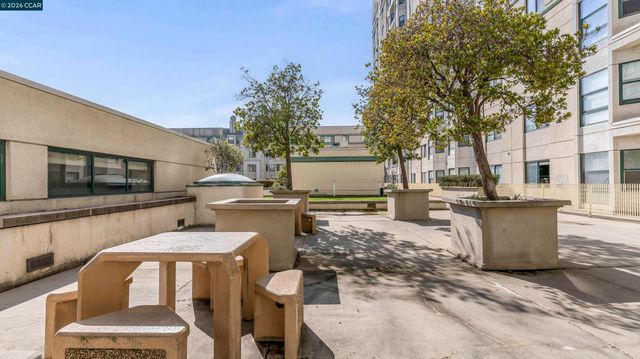 988 Franklin St 707, Oakland, CA 94607