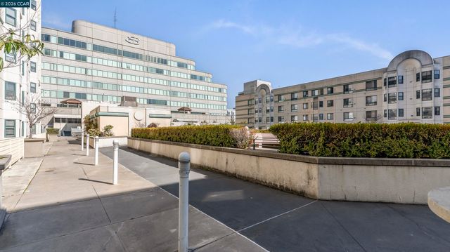 988 Franklin St 707, Oakland, CA 94607