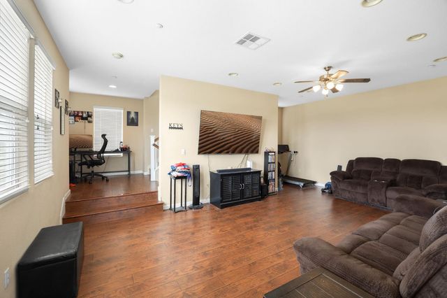1733 Camino Real Way, Roseville, CA 95747