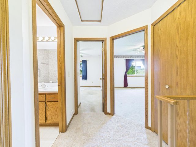 7598 13th Street N, Oakdale, MN 55128