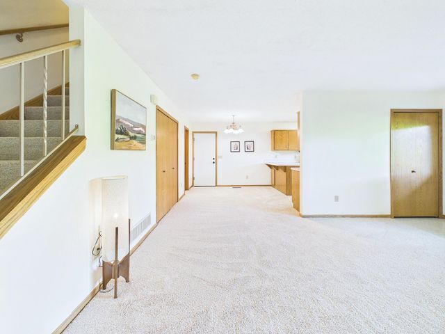 7598 13th Street N, Oakdale, MN 55128
