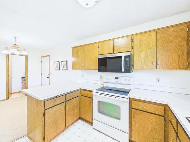 7598 13th Street N, Oakdale, MN 55128