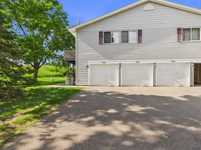 7598 13th Street N, Oakdale, MN 55128