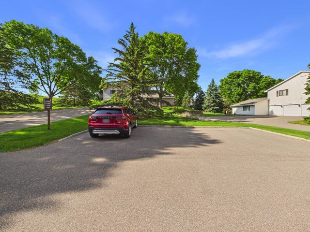7598 13th Street N, Oakdale, MN 55128
