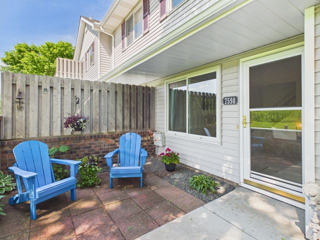 7598 13th Street N, Oakdale, MN 55128