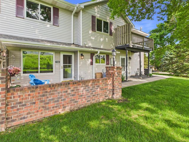 7598 13th Street N, Oakdale, MN 55128