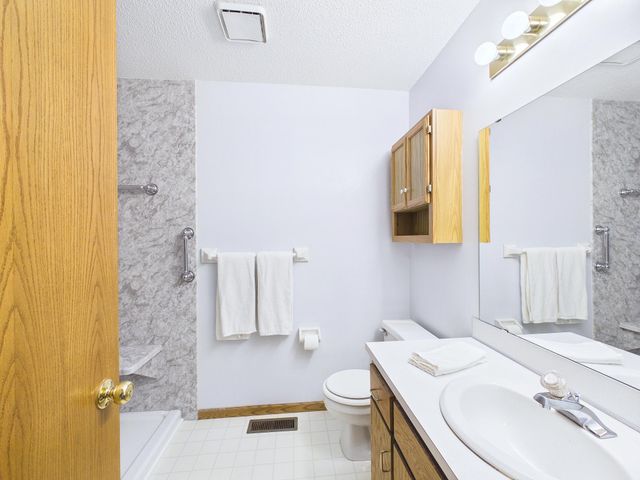 7598 13th Street N, Oakdale, MN 55128