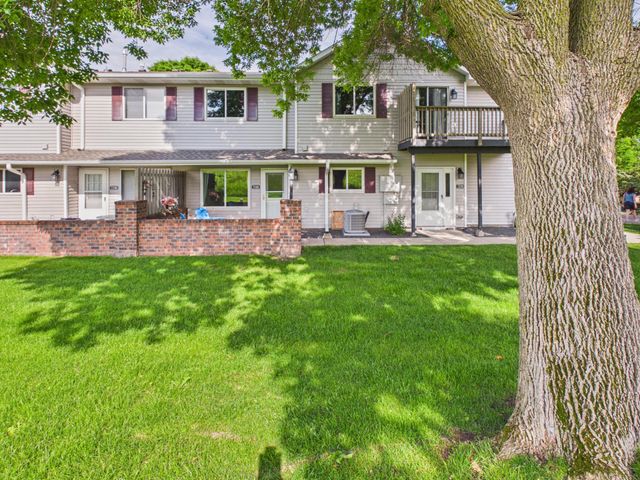 7598 13th Street N, Oakdale, MN 55128