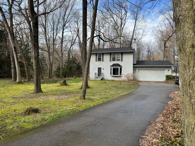 46574 33rd Street, Paw Paw, MI 49079