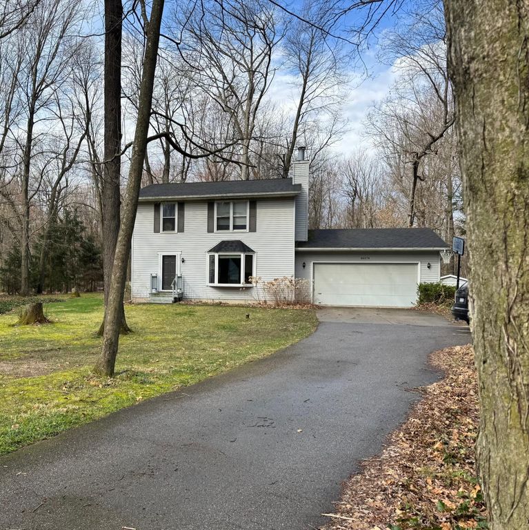 46574 33rd Street, Paw Paw, MI 49079
