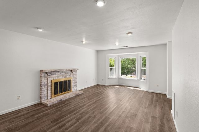 100 May Ct, Folsom, CA 95630