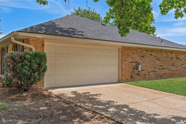 8669 Chalmette Drive, Shreveport, LA 71115