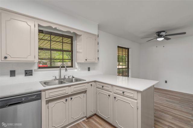 8669 Chalmette Drive, Shreveport, LA 71115