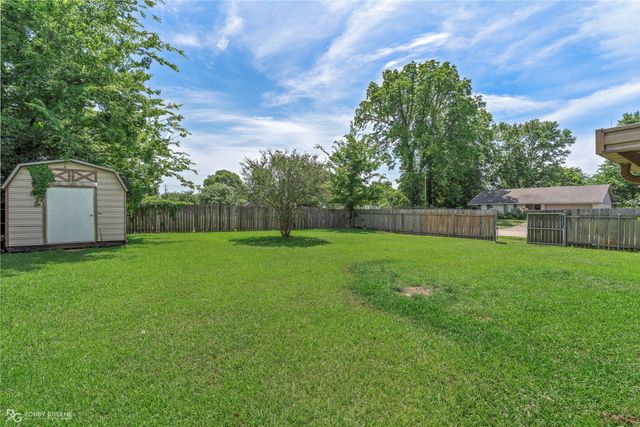 8669 Chalmette Drive, Shreveport, LA 71115