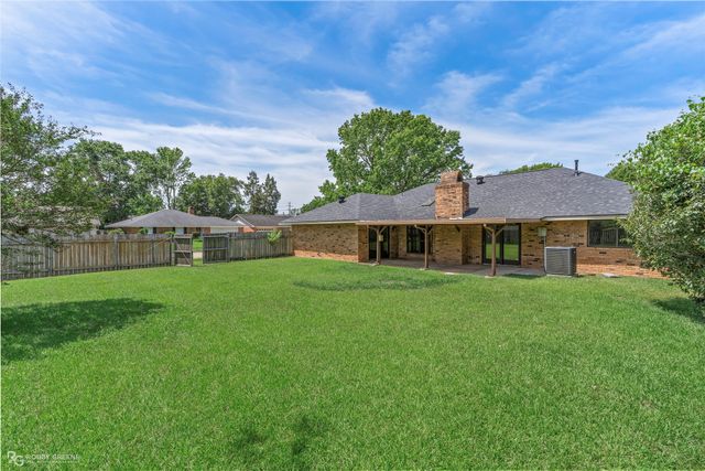 8669 Chalmette Drive, Shreveport, LA 71115