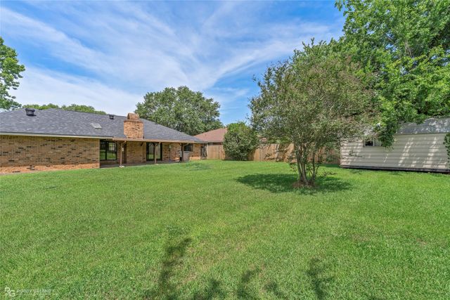 8669 Chalmette Drive, Shreveport, LA 71115