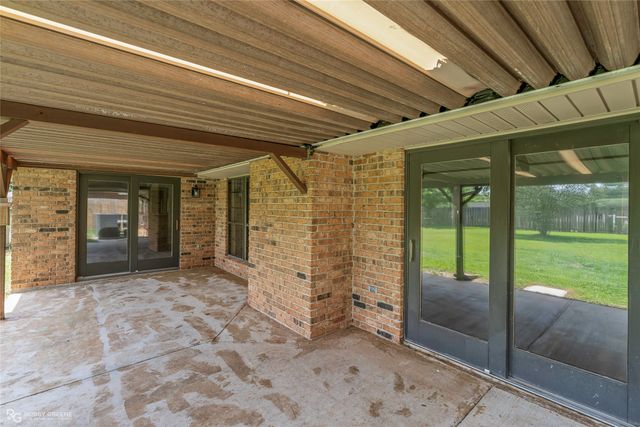 8669 Chalmette Drive, Shreveport, LA 71115