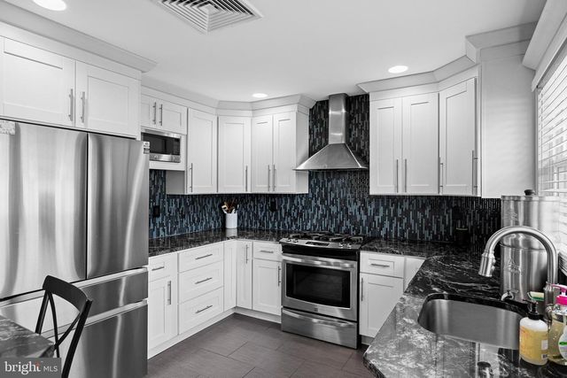 14 PEREGRINE DR, Voorhees, NJ 08043