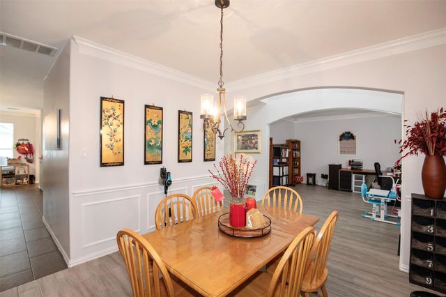 601 Canyon Crest Drive, League City, TX 77573