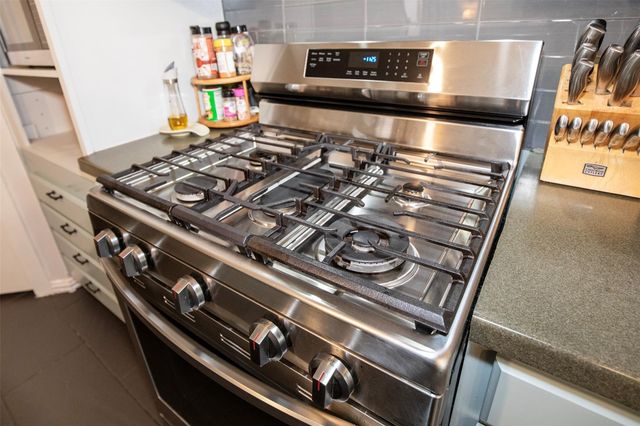 601 Canyon Crest Drive, League City, TX 77573