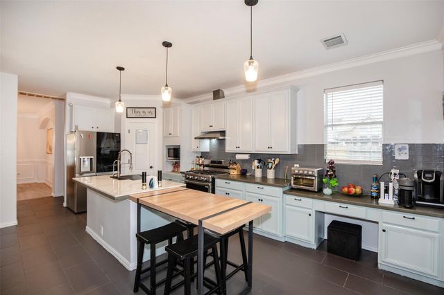 601 Canyon Crest Drive, League City, TX 77573