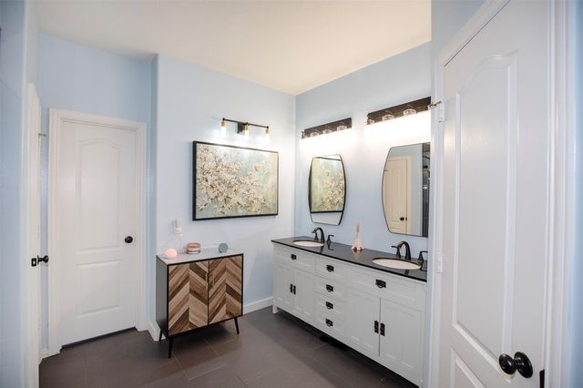 601 Canyon Crest Drive, League City, TX 77573