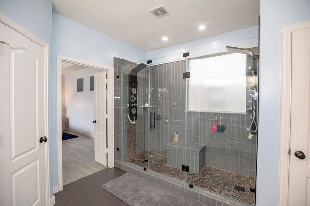 601 Canyon Crest Drive, League City, TX 77573