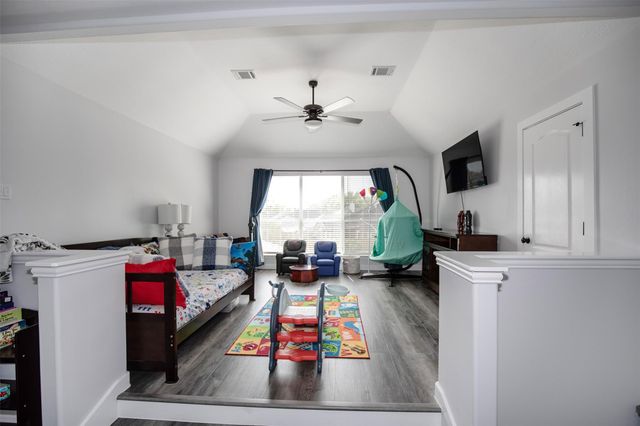 601 Canyon Crest Drive, League City, TX 77573