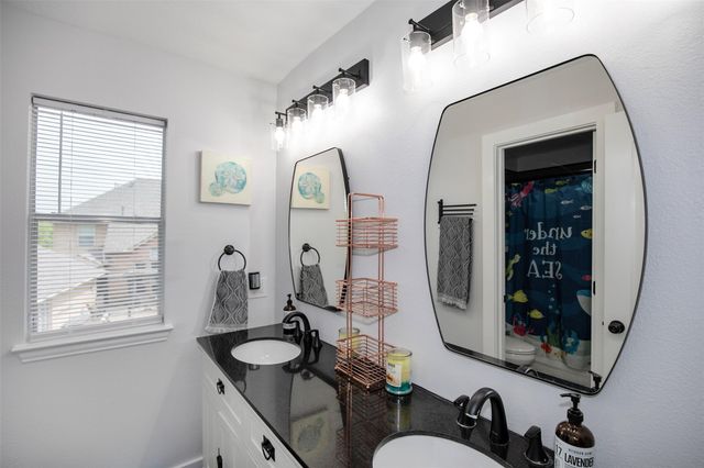 601 Canyon Crest Drive, League City, TX 77573