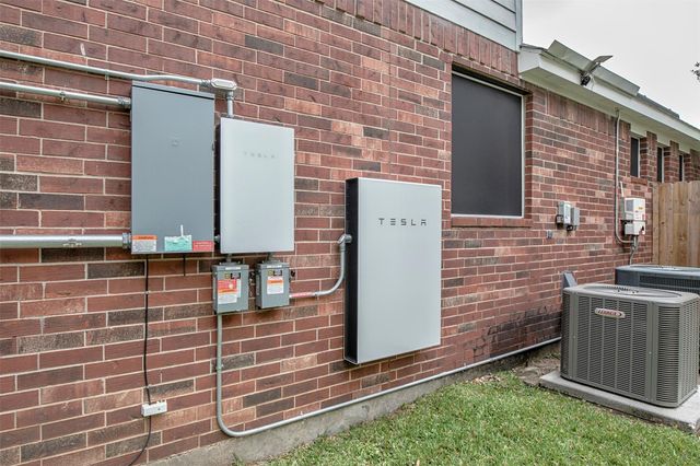 601 Canyon Crest Drive, League City, TX 77573