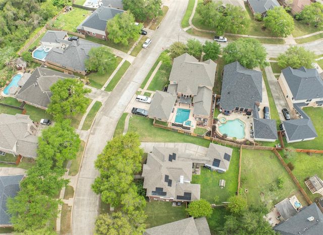 601 Canyon Crest Drive, League City, TX 77573