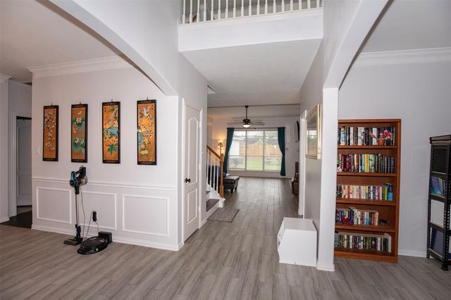 601 Canyon Crest Drive, League City, TX 77573