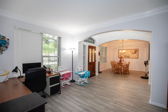 601 Canyon Crest Drive, League City, TX 77573