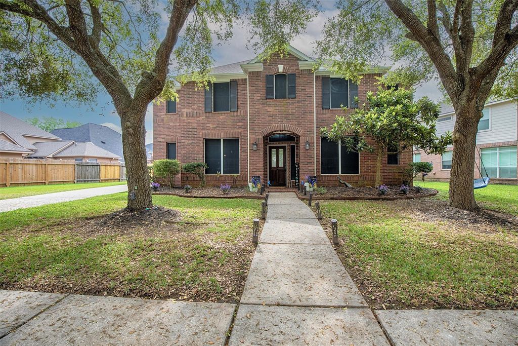 601 Canyon Crest Drive, League City, TX 77573