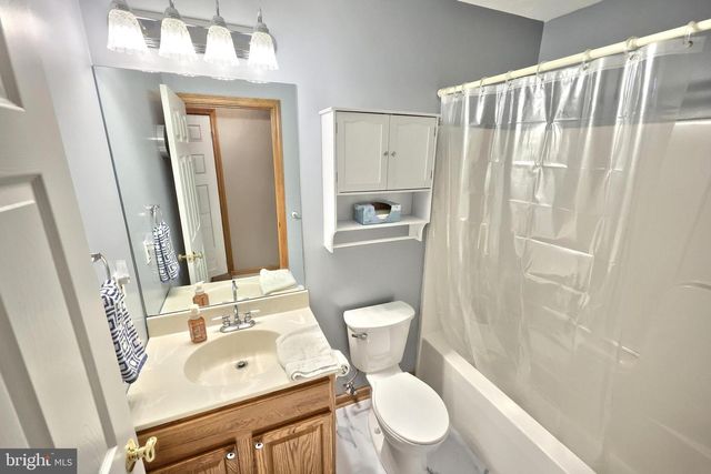 1975 SMITH STATION RD, Hanover, PA 17331