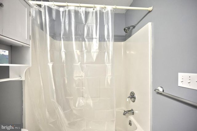 1975 SMITH STATION RD, Hanover, PA 17331