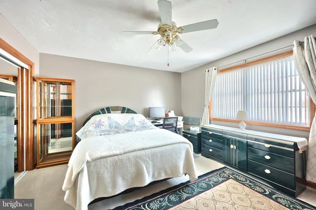 1975 SMITH STATION RD, Hanover, PA 17331