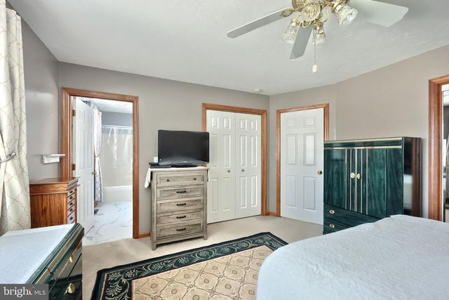 1975 SMITH STATION RD, Hanover, PA 17331