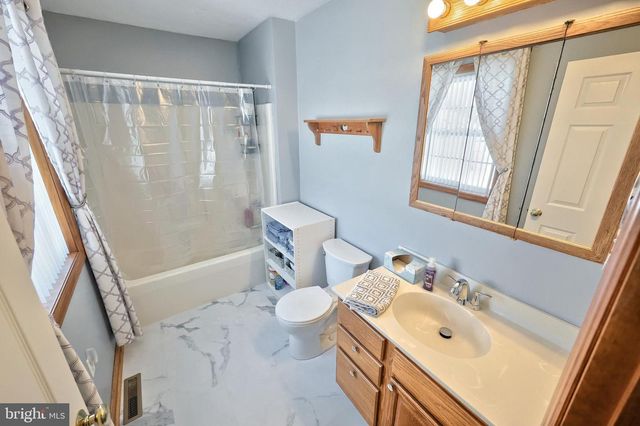 1975 SMITH STATION RD, Hanover, PA 17331