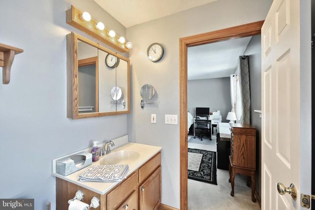 1975 SMITH STATION RD, Hanover, PA 17331