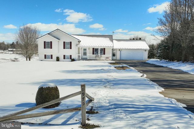 1975 SMITH STATION RD, Hanover, PA 17331