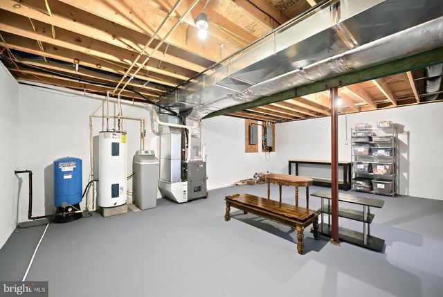 1975 SMITH STATION RD, Hanover, PA 17331