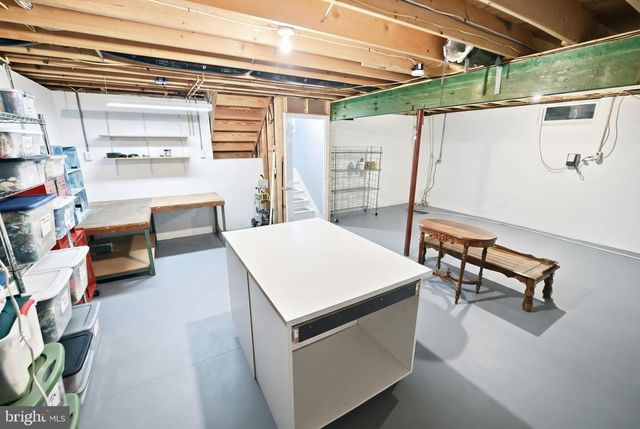 1975 SMITH STATION RD, Hanover, PA 17331