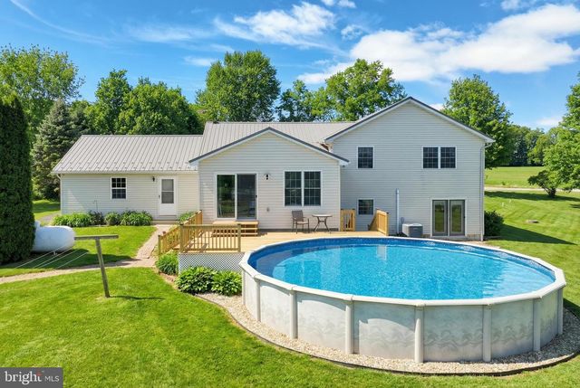 1975 SMITH STATION RD, Hanover, PA 17331